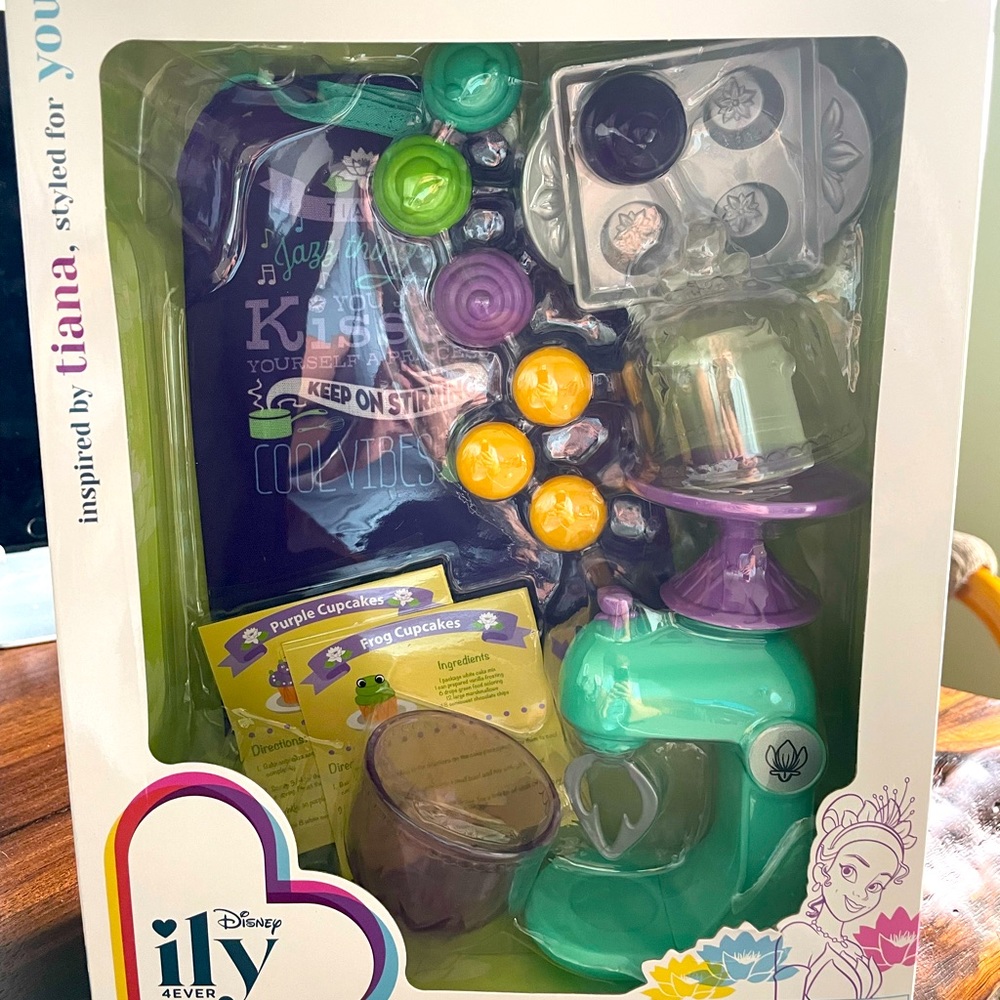 NIB Disney ILY 4ever inspired by Tiana Accessory Pack